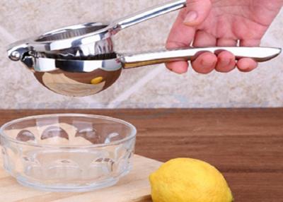 China Hand Operated Heavy Shiny Polish Stainless Steel Kitchen Tools Lemon Juice Extractor for sale