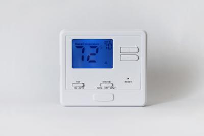 China Battery Powered Programmable Thermostat Programmable Electric Thermostat 24v power Digital Thermostat for sale