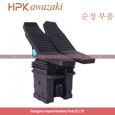 China Hydraulic Foot Pedal Valve , R200-5 R210-5 Hyundai Excavator Parts for sale