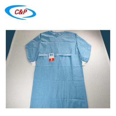 China Vestido quirúrgico desechable de pulpa de madera impermeable para uso médico en venta