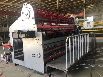 China Fixed Knot Fence Deer Fence Wire Mesh Making Machine With Crimps for sale