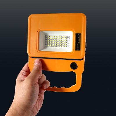 China Waterproof Solar Powered LED Light 32650 Li 10000mAH For Outdoor Camping for sale
