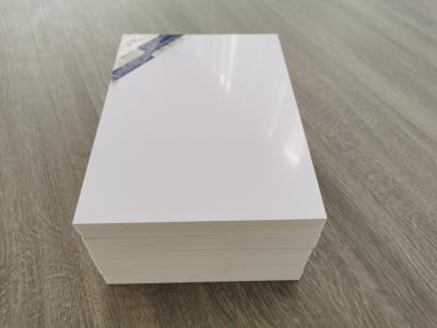 Chine Feuille augmentée ignifuge 4x8, feuille rigide de PVC de mousse de PVC de 3mm à vendre