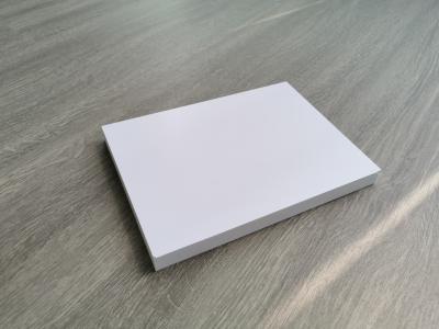 China Tablero 20m m rígido superficial liso blanco de la espuma del PVC para el grabado en venta