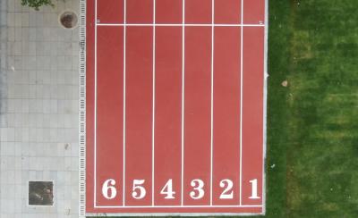 Chine 35% To 50% Shock Absorptionness IAAF Running Track All-Weather Drainage And UV Resistance à vendre