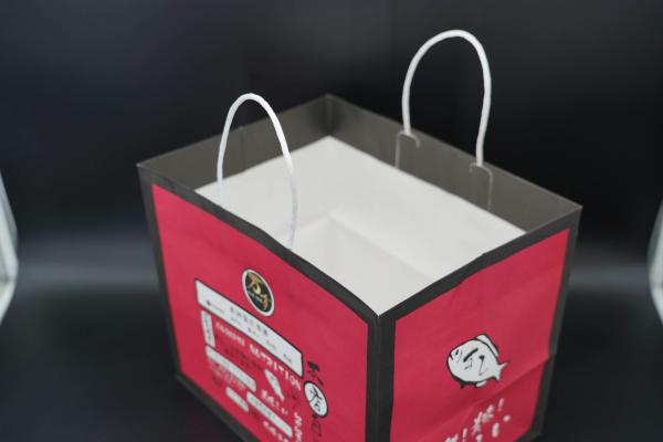 Quality OEM / ODM Custom Printed Paper Bags White Twisted Handle Paper Bags for sale