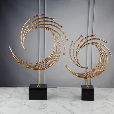 China Escultura de oro de Phoenix del metal del hierro para el interior casero en venta