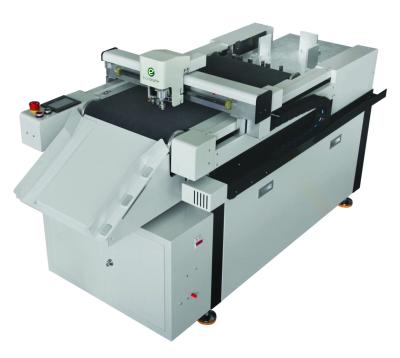 China Platen Conveying Flatbed Digital Cutter Machine Auto Cut for sale