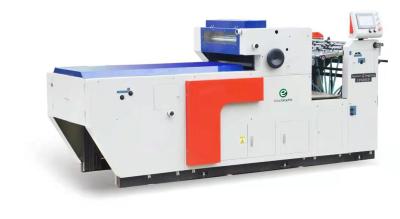 Chine tache UV automatique de 5500pcs/H 620mm vernissant la machine de revêtement à vendre