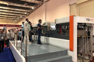 China 7500SHIPPING Y MANIPULACIÓN de la hoja automática de alta calidad que sella la máquina que corta con tintas TDS1060 en venta