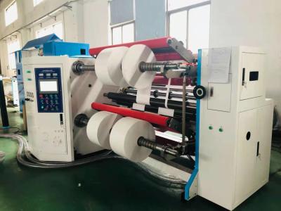 China Película pegajosa de la etiqueta que raja la máquina el rebobinar con el cargamento hidráulico en venta