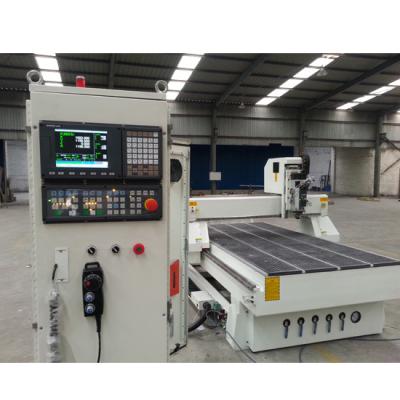 China Atuomatic tool change CNC router machine for wooden door caibnet engraving cutting à venda