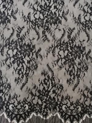 China Cordón francés de la cortina de la materia textil del hogar de la tela del cordón de Chantilly del negro de la flor en venta