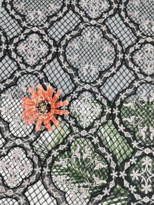 China El bordado soluble en agua coloreó la tela química floral del cordón en venta