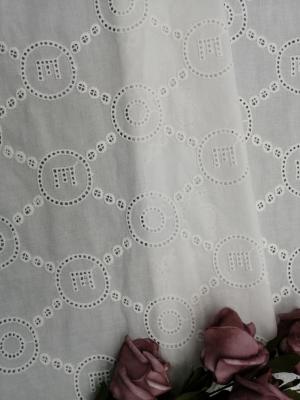 中国 手紙パターン レースはアイレット生地の赤ん坊の服の布を刺繍した 販売のため