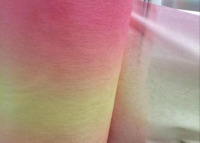 Chine Le tissu non-tissé de Spunlaced, doux et Bout-résistant, avec des couleurs personnalisables, peut être employé pour faire des masques à vendre
