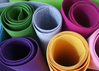 Chine L'aiguille professionnelle a poinçonné non le textile tissé coloré pour le filtre de sac à main à vendre