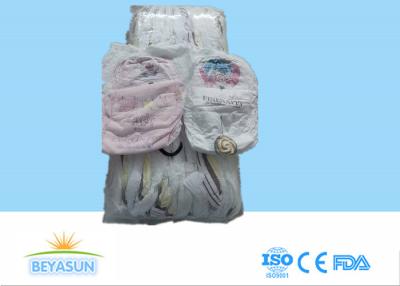 Chine Le bébé de catégorie B de couches-culottes de conception douce de Topsheet tirent vers le haut le pantalon de formation 3 ans de vie à vendre