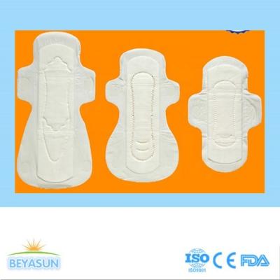 Chine Filles en bambou respirables de pulpe de SAP portant la serviette hygiénique 320mm à vendre