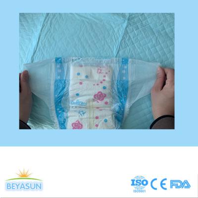 Chine Couches-culottes infantiles non tissées de bébé de Topsheet avec le revêtement d'aloès à vendre