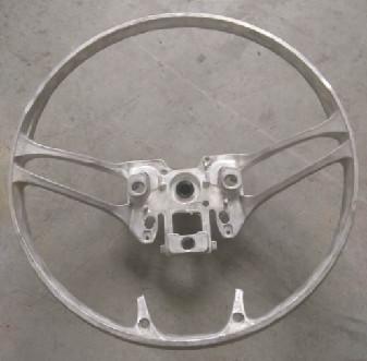 China Bushing Car Steering Wheel Frame CNC Magnesium Auto Parts Tapping Te koop