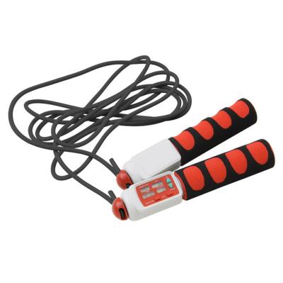 Chine Corde de saut de fitness réglable en PVC fil pondéré Corde de saut avec logo de couleur personnalisée et poignée ABS en mousse à vendre