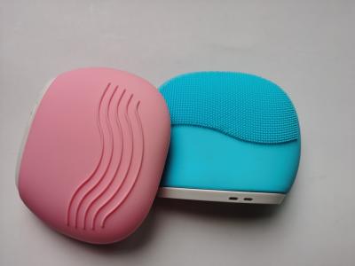 China Multi Functional Handheld Cleansing Instrument Rechargeable Silicone Facial Cleanser for sale