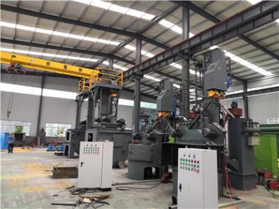 China Máquina industrial del chorreo con granalla de la fundición 1350mm×560m m buena sellando efecto en venta
