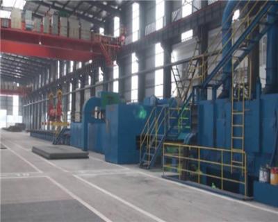 China Limpeza dos Workpieces da máquina da explosão do transporte de rolo do pré-tratamento da placa de aço grande à venda