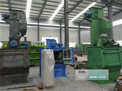 China Piezas de metal que limpian la máquina 7.5kw 380V del chorreo con granalla de la correa de goma en venta
