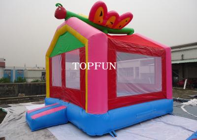 中国 Bounce House Double Stitching のポリ塩化ビニールの防水シートの子供の跳ね上がりの家ピンクの王女 販売のため