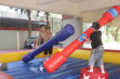 China Juegos inflables del deporte de la justa roja y azul del gladiador para los niños y los adultos en venta
