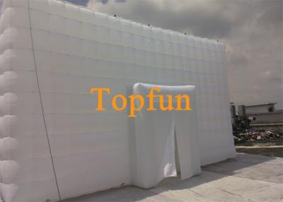 Chine Cubez la structure gonflable d'air de tente/tente blanche gonflable de construction de logements pour des événements à vendre