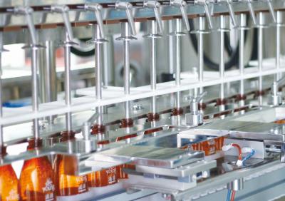 Китай Автоматическая линейная жидкостная машина завалки поршеня для пластикового опарника бутылочного стекла любимца продается