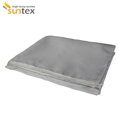 China Fiberglass Fabric Welding Blanket Roll Protects The Welder From Sparks , Spatter And Slag for sale