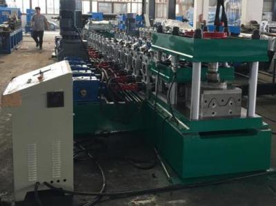 China Rolo do trilho de protetor de 2 ondas que forma a máquina caixa de engrenagens 37KW + 11KW Decoiler hidráulico à venda