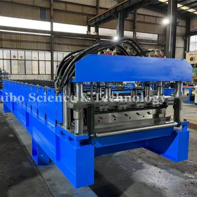 China 0.4-0.6mm Thickness Range Tile Roll Forming Machine with Chain Drive System for Tiles zu verkaufen