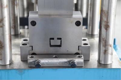 China A estrutura do ferro fundido lamina a formação da máquina para a espessura do aço 2mm à venda
