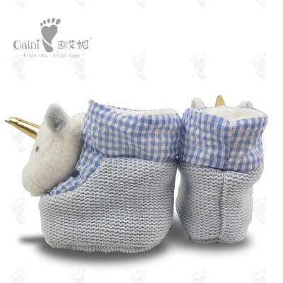 Китай Безопасная мягкая теплая обувь для младенцев, синяя милая обувь с единорогом, плюшевое животное продается