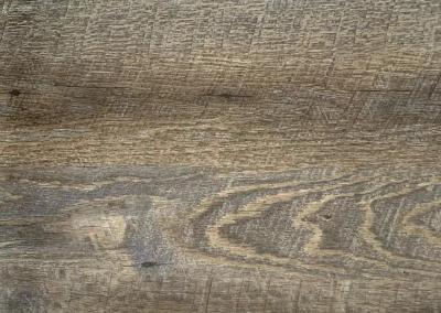 Chine Le bois a gravé le plancher en refief 1.2mm de planche de vinyle de LVT avec le refroidissement par l'eau de couche d'usage à vendre