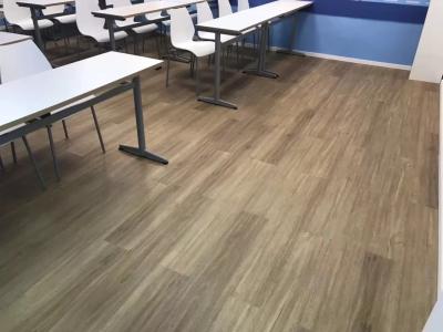 China Waterproof LVT Plank Flooring Anti Scratch With Wear Layer Protection for sale