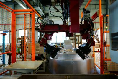Κίνα Λείανση ρομπότ μηχανών ρίψεων κύβων χαμηλής πίεσης βαλβίδων ορείχαλκου βαρύτητας προς πώληση