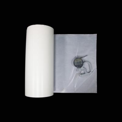 China Rolo de filme quente bordado 0.10mm translúcidos da colagem do derretimento do crachá 0.12mm com boa adesão à venda