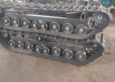 China Different Loading Capacities Diesel Engine Crawler Track Undercarriage For Rigs for sale
