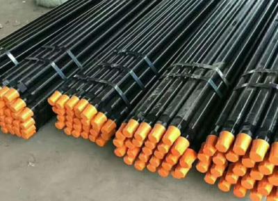 Chine Le fil de haute résistance de Rods de perceuse de roche dactylographie l'outil de perçage de couleur de noir de R28 R32 R38 à vendre