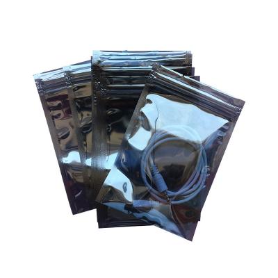 Chine Les anti sacs statiques d'ESD protégeant de poly sacs de vide avec la fermeture éclair ferment à clef à couvercle serti à vendre