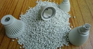Chine Nylon blanc 2,5 W plastic1.65g/cm3 conducteur thermique TCP100-25-06A 150℃ de RoHs de fabricant de la Chine pour la lumière d'inondation de LED à vendre