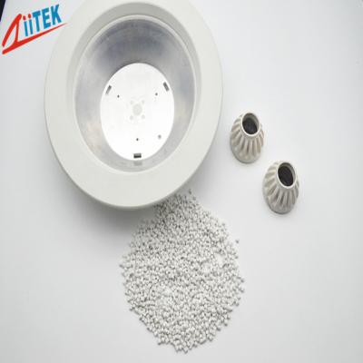 中国 白い脱熱器熱誘電性プラスチックTCP100-18-06Aの収縮0.1%、防水LEDの電源のための1.8W/mK 販売のため