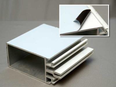 Chine Bande 200mm en acier en plastique de protection de profil d'extrusion de 0.1mm pour le cadre de porte de fenêtre à vendre