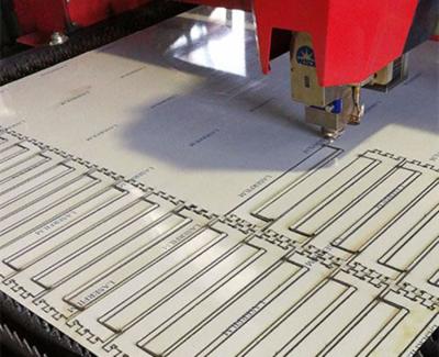 Cina laser della fibra di CO2 di 1250mm che taglia il film di protezione per acciaio inossidabile in vendita